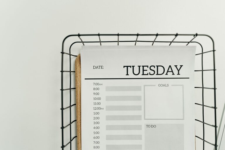Simple Cleaning Schedule for a Stress-Free Week